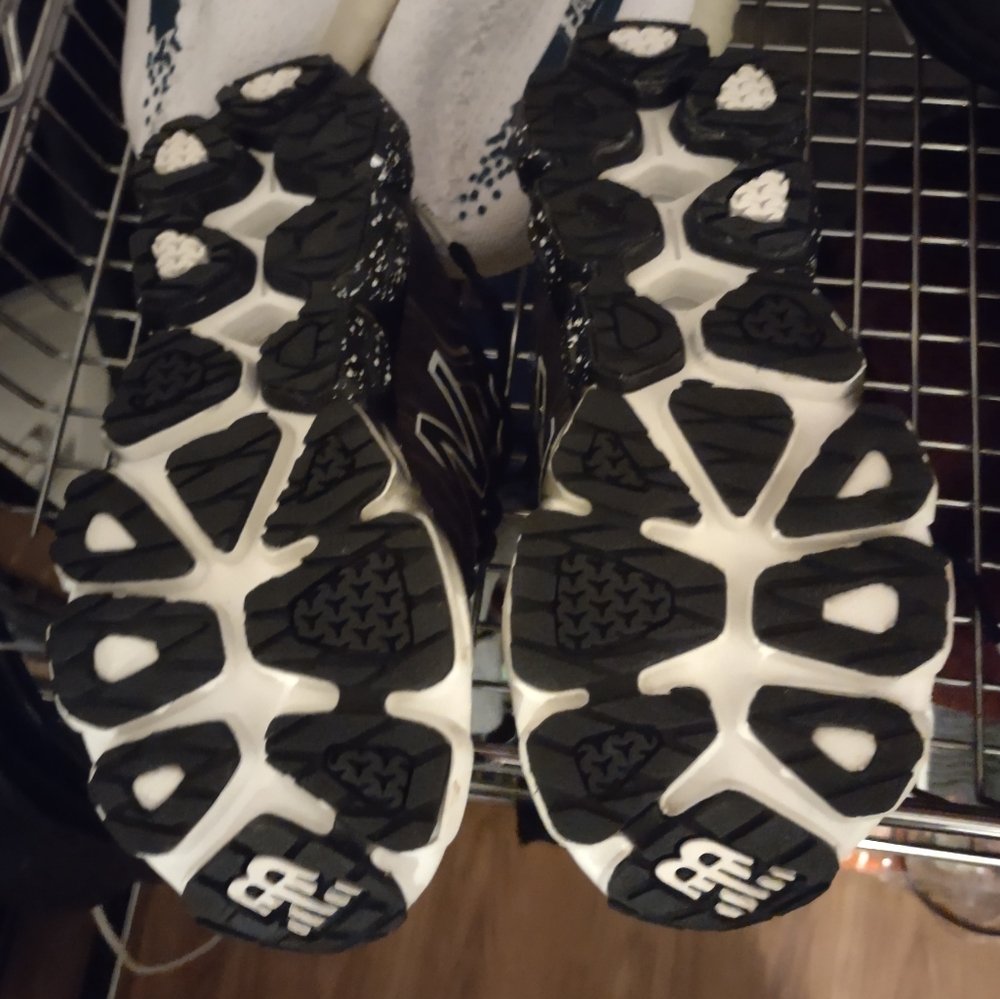 New balance kids black n white athletics size 5